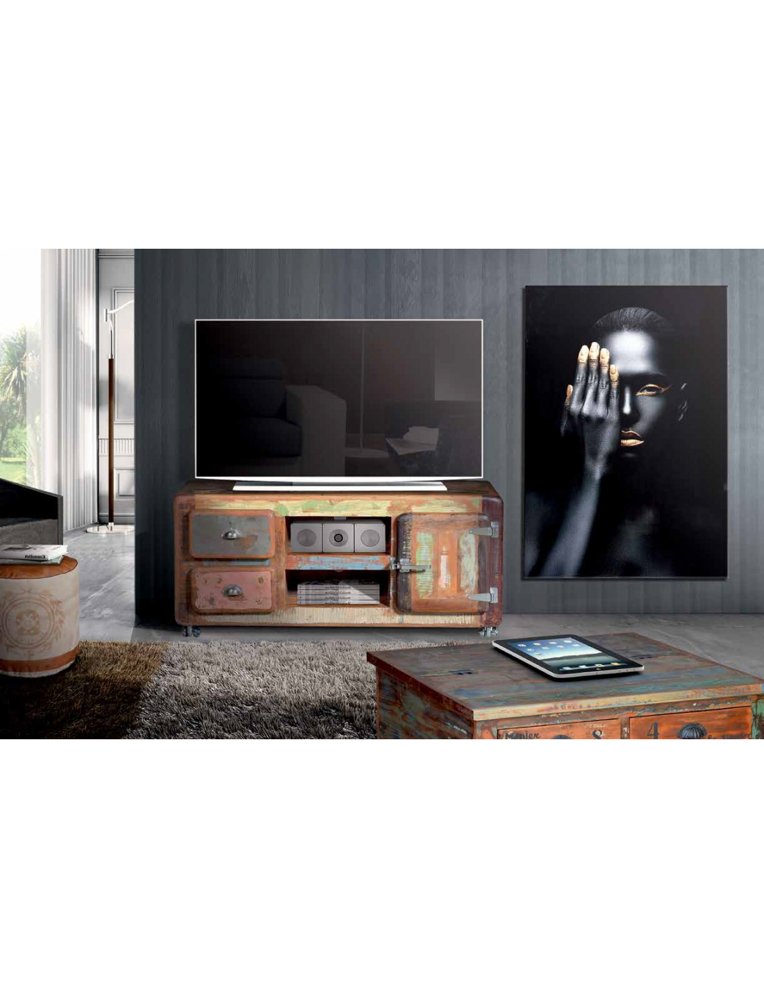 Mueble de TV vintage en madera reciclada con ruedas