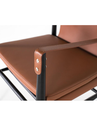 Sillón tapizado en cuero sintético...