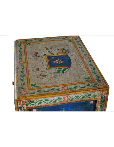 Mesita de noche Goa con detalles...