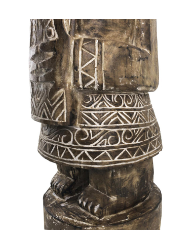 Tótem primitivo tallado