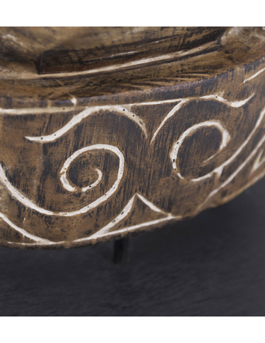 Figura indígena en madera