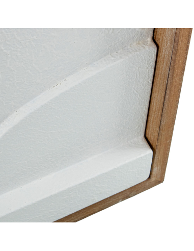Cuadro de madera con recortes blancos...