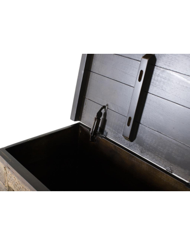 Baúl dorado repujado Baúl dorado repujado