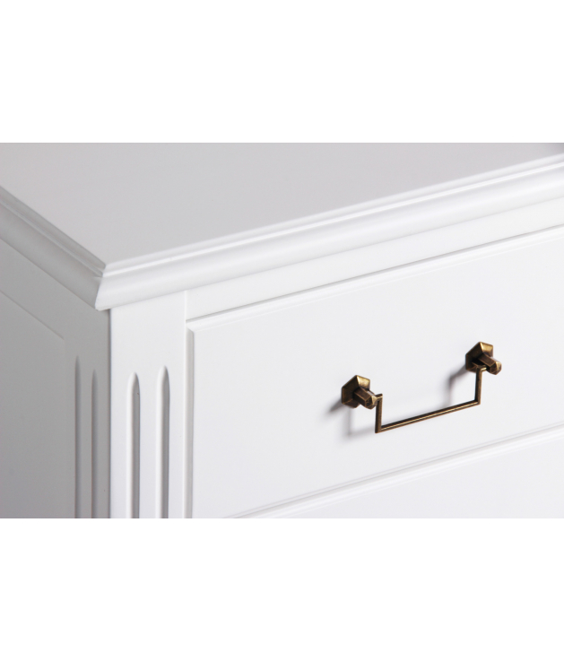 Mesita de noche clásica tres cajones