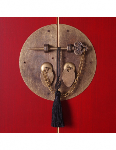 Mueble auxiliar rojo detalles dorados