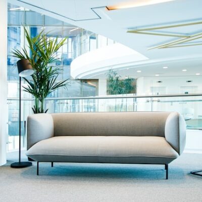 Transforma Tu Oficina en Casa con un Sofá Cama Multifuncional