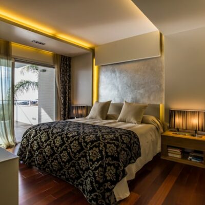 Transforma tu espacio_ Elementos clave para un dormitorio de lujo